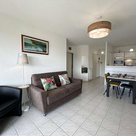 2 Pieces, 4 Couchages, Balcon, Parking, A 2 Pas De La Grande De - Fr-1-224-813